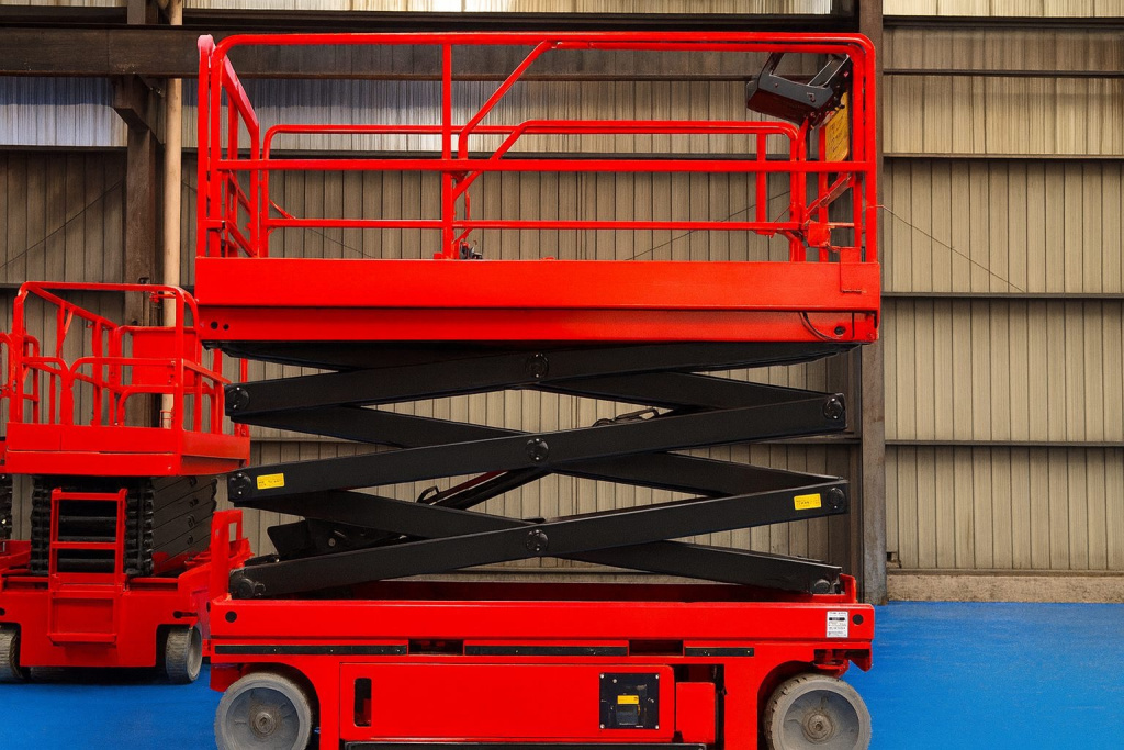 Ножничный подъемник